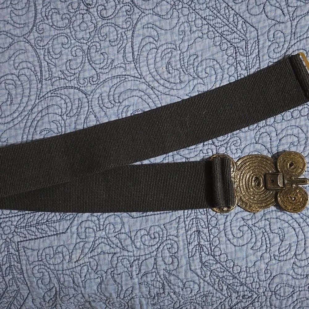 Vintage Abstract Black and Gold Women's Belt Size 26 Inches